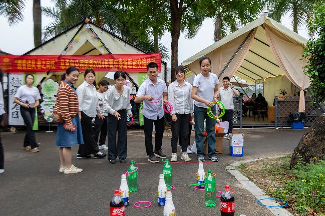 套圈現(xiàn)場。郭奎君 攝.jpg